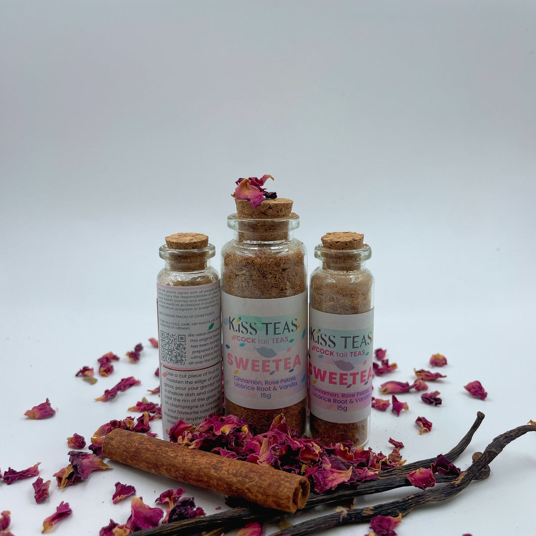 Cinnamon, Vanilla, Rose Petals, Liquorice Root  Rim the glass with this sugar free alternative bursting with flavour for your favourite cocktail or mocktail.  If you are looking for an exciting twist to your drinks, this is the ultimate in lip smacking pleasure.